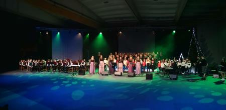 Božično novoletni koncert – v sliki 96